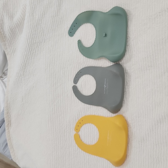 3 Rubber Bibs - Picture 5 of 7